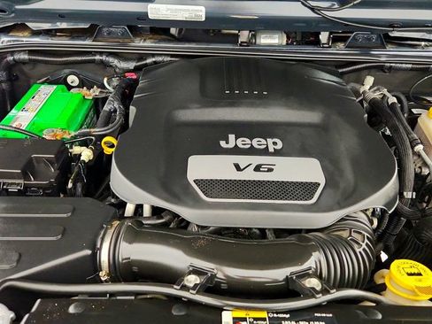 Used 2017 Jeep Wrangler Unlimited Sport AWD/4WD image 25