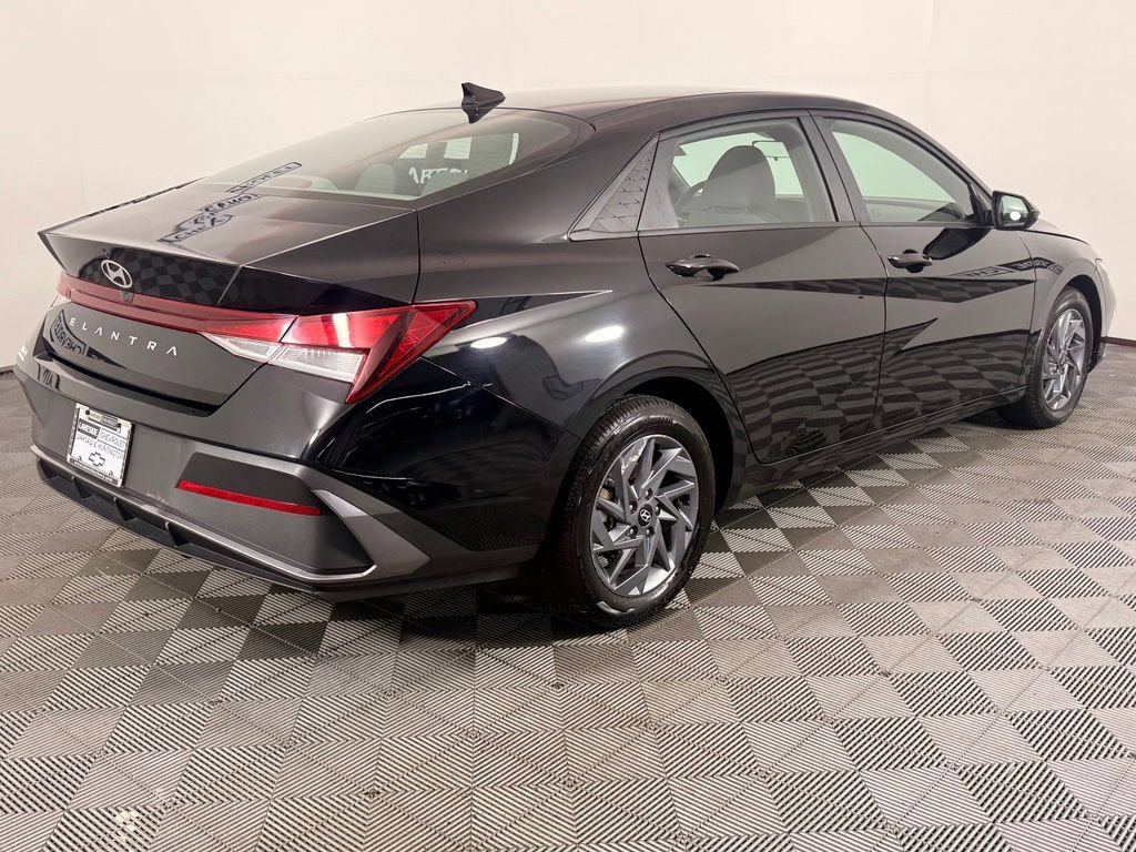 Used 2024 Hyundai Elantra SEL FWD image 6