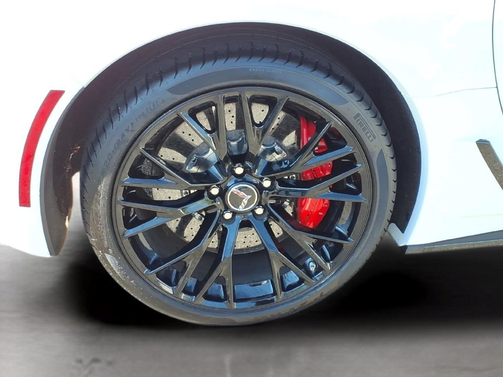 Used 2015 Chevrolet Corvette Z06 w/ 3LZ Preferred Equipment Group RWD image 33