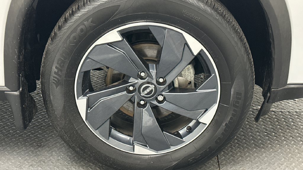 Certified 2025 Nissan Rogue SV AWD/4WD image 19