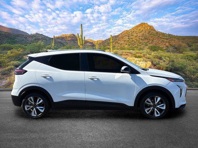 Used 2023 Chevrolet Bolt EUV LT w/ Convenience Package FWD image 3