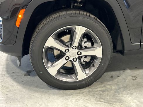 New 2025 Jeep Grand Cherokee Limited w/ Luxury Tech Group II image 11