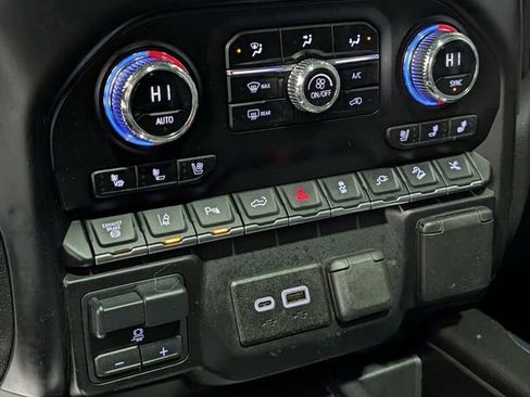 Used 2023 GMC Sierra 3500 Denali w/ Denali Ultimate Package image 26