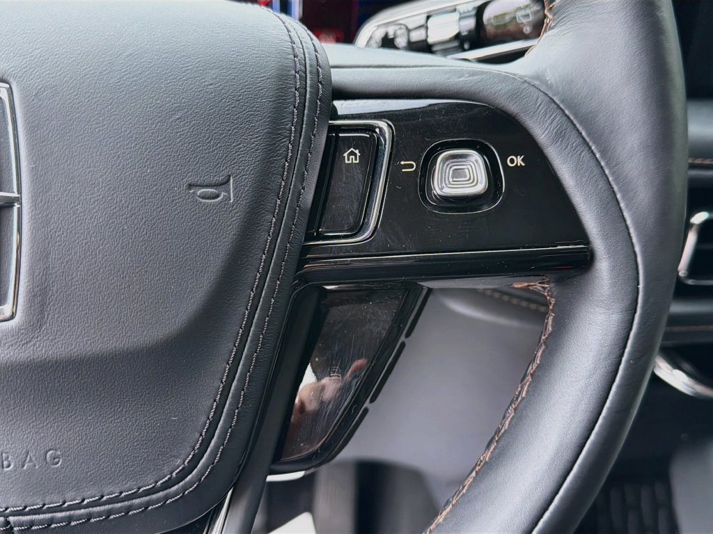 Used 2025 Lincoln Aviator AWD w/ Equipment Group 101A image 13