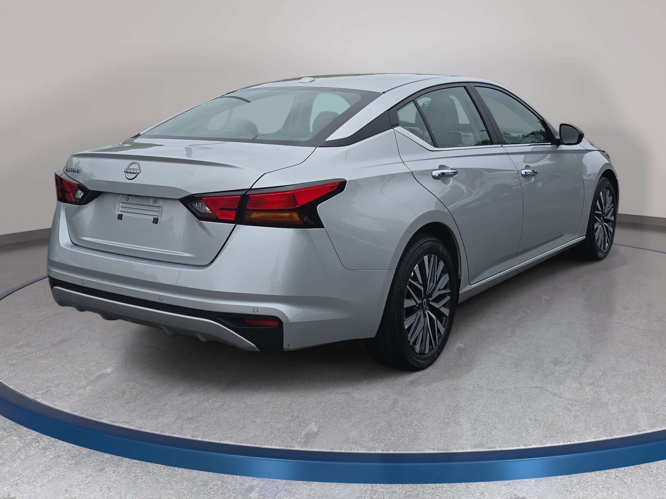 Used 2025 Nissan Altima 2.5 SV FWD image 5