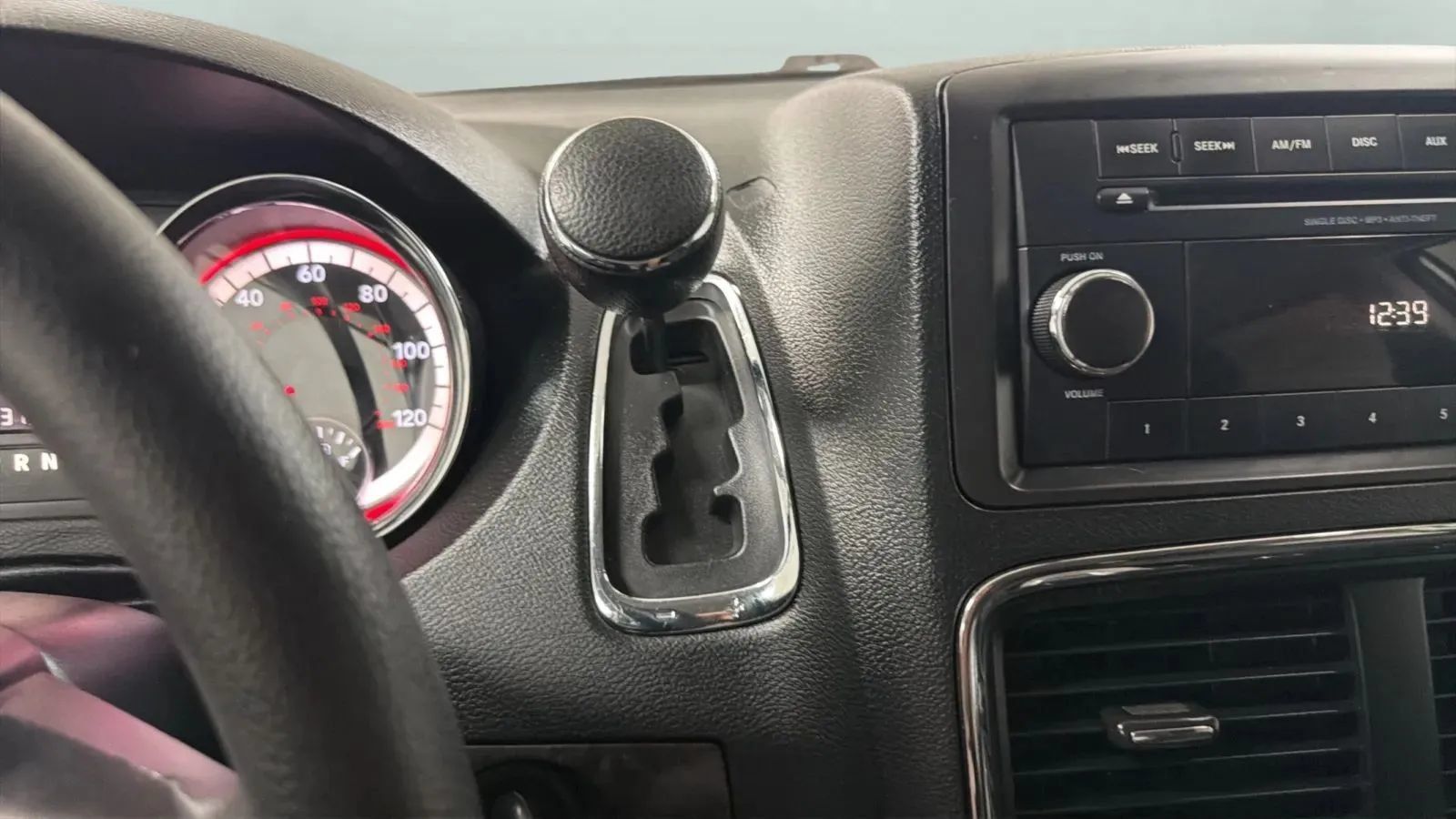 Used 2014 Dodge Grand Caravan SXT FWD image 12