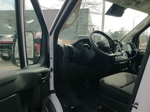 Used 2025 RAM ProMaster 2500 w/ Convenience Group image 21