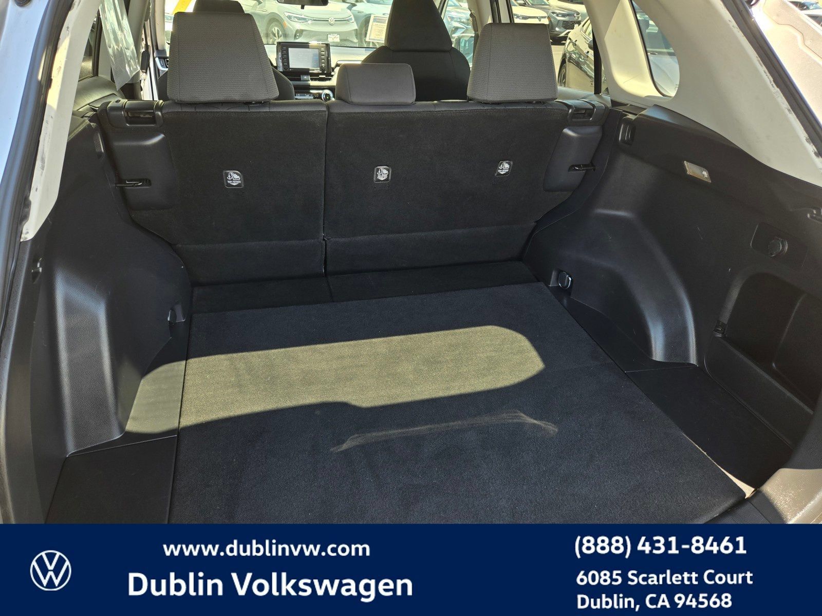 Used 2021 Toyota RAV4 XLE w/ Convenience Package FWD image 23