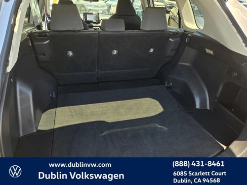 Used 2021 Toyota RAV4 XLE w/ Convenience Package FWD image 23