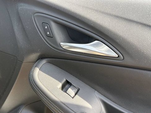Used 2020 Buick Encore GX Preferred w/ Cold Weather Comfort Package AWD/4WD image 38