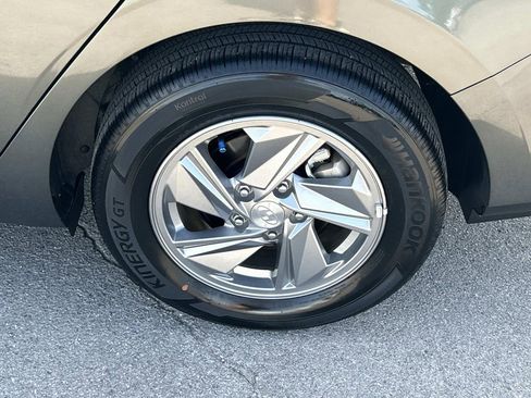 Used 2024 Hyundai Elantra SE FWD image 13