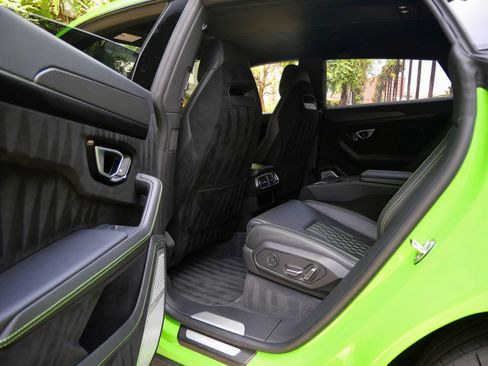 Used 2023 Lamborghini Urus Performante AWD/4WD image 35