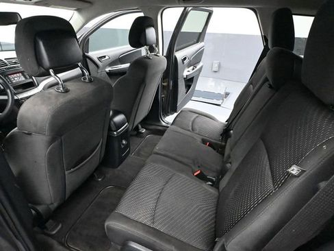 Used 2018 Dodge Journey SE image 32