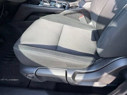 Used 2023 Mitsubishi Outlander ES FWD image 23