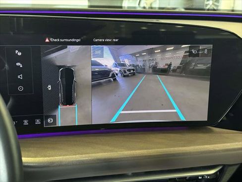 Used 2025 Audi Q5 Premium w/ Convenience Package image 32