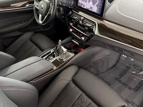 Used 2023 BMW 540i w/ Convenience Package image 15
