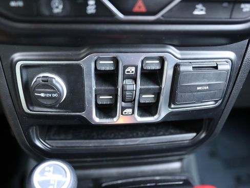 Used 2022 Jeep Wrangler Unlimited Sport image 26