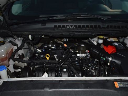 Used 2019 Ford Edge Titanium image 23