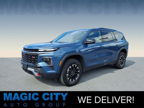 Used 2025 Chevrolet Traverse Z71 w/ Driver Confidence Package AWD/4WD image 1
