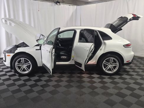 Certified 2024 Porsche Macan AWD/4WD image 13