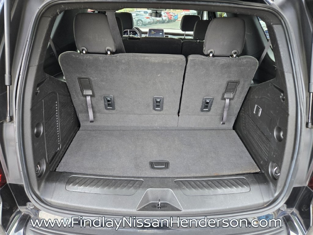 Used 2023 GMC Yukon SLE RWD image 15