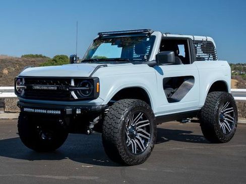 Used 2023 Ford Bronco 2-Door w/ Sasquatch Package AWD/4WD image 3
