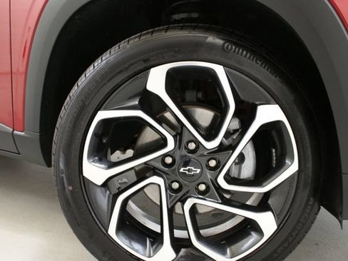Used 2025 Chevrolet Trax RS w/ Driver Confidence Package FWD image 31