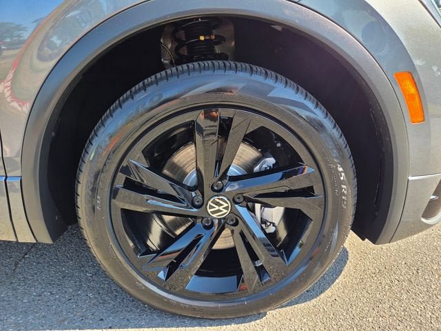Used 2024 Volkswagen Tiguan SE R-Line w/ MDO Package, Three-Row FWD image 23