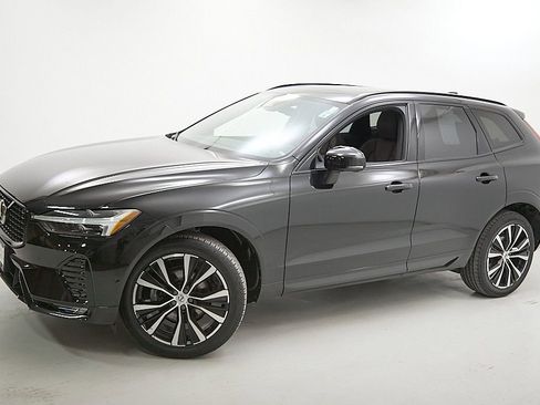 Used 2023 Volvo XC60 B5 Plus w/ Climate Package image 3
