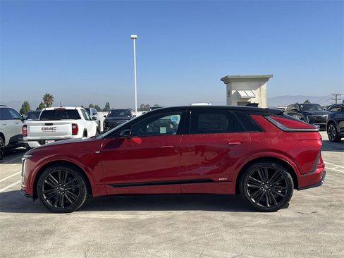 New 2026 Cadillac Lyriq V image 7