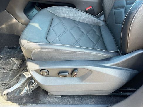 Used 2025 Volkswagen Atlas SE image 19