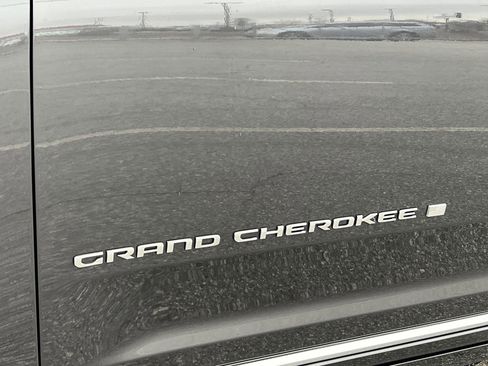 Used 2025 Jeep Grand Cherokee Summit image 39
