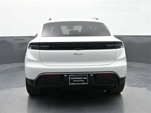 Used 2025 Porsche Macan Electric image 21