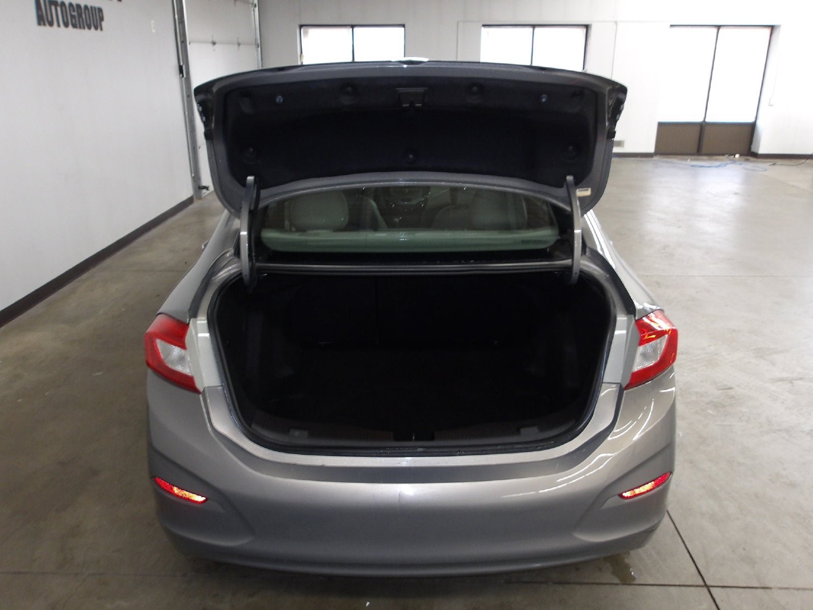 Used 2017 Chevrolet Cruze Premier w/ Premier Convenience Package FWD image 19