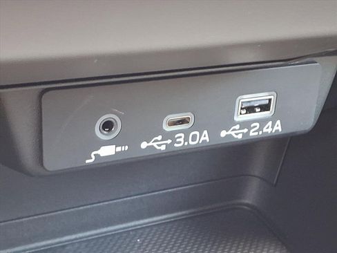 Used 2025 Subaru Crosstrek 2.0i Premium image 15