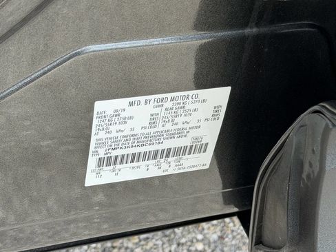 Used 2019 Ford Edge Titanium FWD image 21