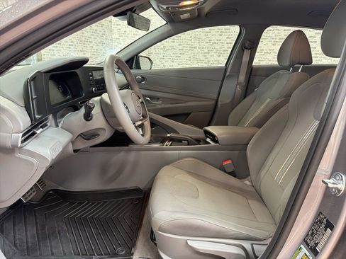 Used 2025 Hyundai Elantra Sport image 23