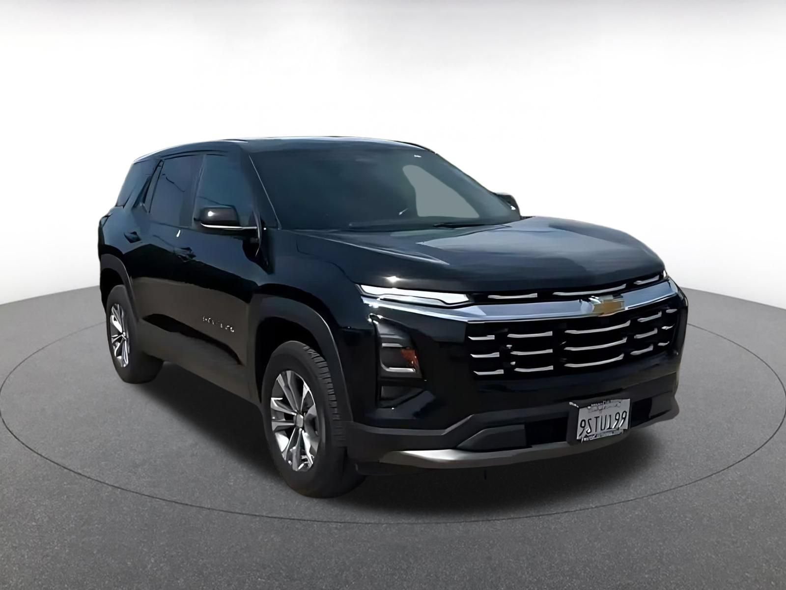 Used 2025 Chevrolet Equinox LT FWD image 3