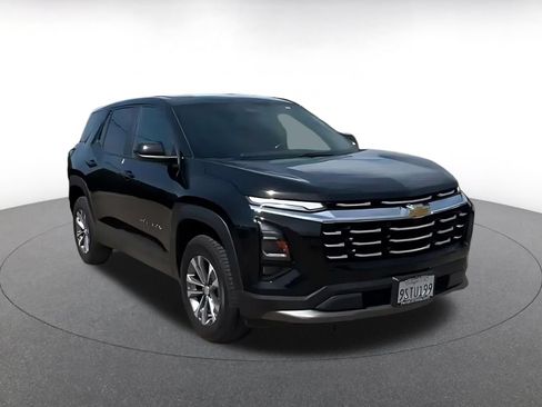 Used 2025 Chevrolet Equinox LT FWD image 3