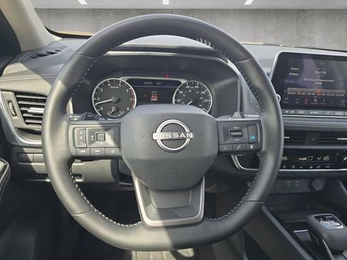 Used 2025 Nissan Rogue SV image 21