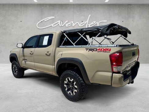 Used 2018 Toyota Tacoma TRD Off-Road w/ Technology Package AWD/4WD image 14
