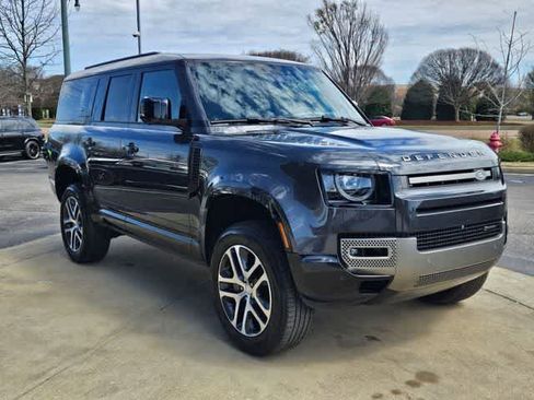 Used 2023 Land Rover Defender 130 X-Dynamic SE image 3
