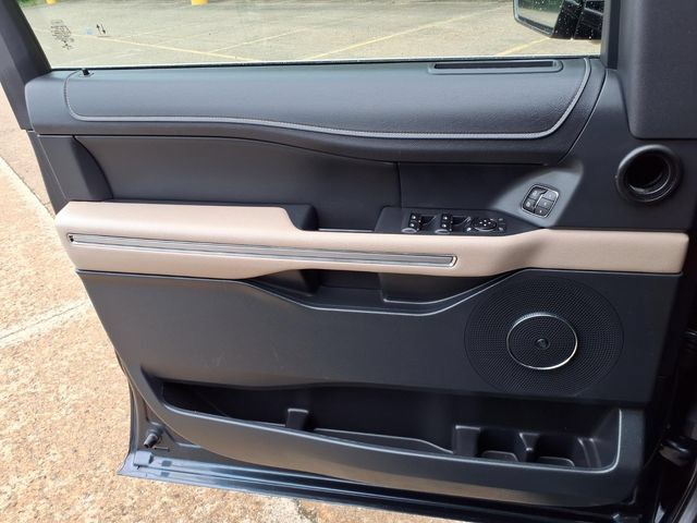 Used 2022 Ford Expedition Limited AWD/4WD image 16
