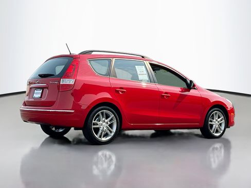 Used 2010 Hyundai Elantra SE FWD image 2