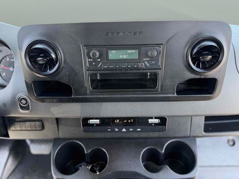 Used 2021 Mercedes-Benz Sprinter 2500 image 20