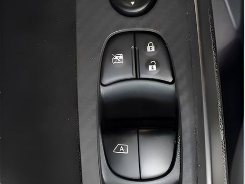 Used 2025 Nissan Sentra SR w/ SR Premium Package image 11