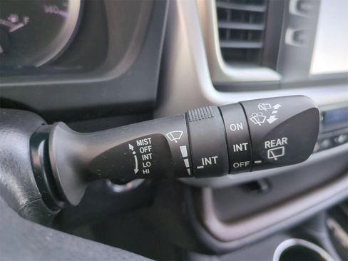 Used 2019 Toyota Highlander XLE image 26