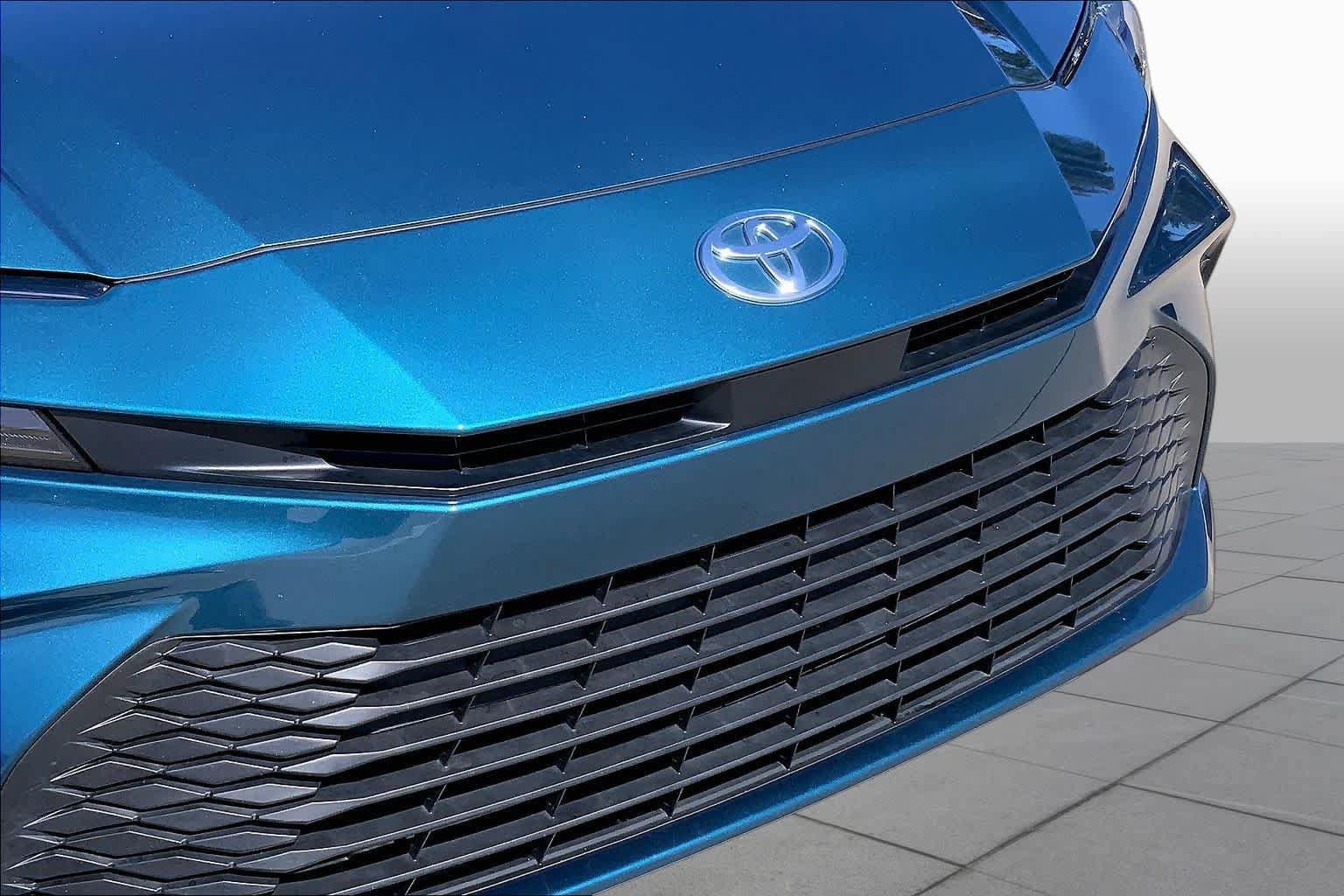 Used 2025 Toyota Camry LE FWD image 31