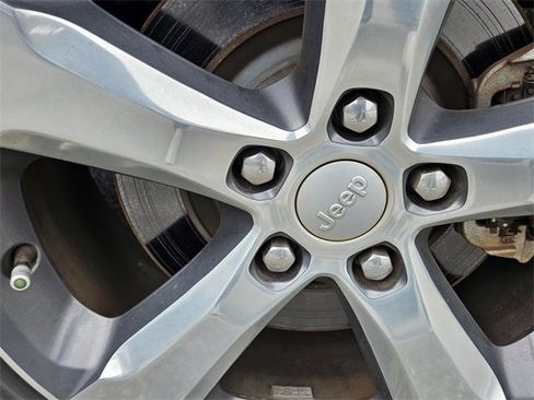 Used 2021 Jeep Grand Cherokee L Limited w/ Luxury Tech Group II image 12