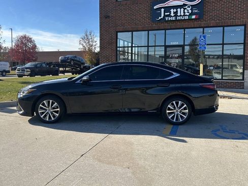 Used 2021 Lexus ES 300h w/ Accessory Package 2 image 10